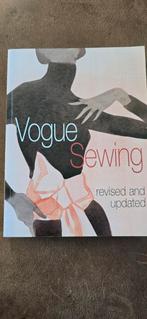 Vogue Sewing - Naaigids, Boeken, Ophalen of Verzenden, Zo goed als nieuw, Borduren en Naaien, Vogue