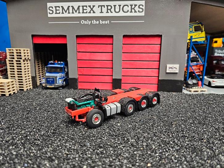 Wsi volvo 4 asser chassis b keus voor verbouw., Hobby en Vrije tijd, Modelauto's | 1:50, Zo goed als nieuw, Bus of Vrachtwagen