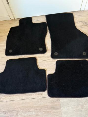 Velours Matten set golf 8 beschikbaar voor biedingen