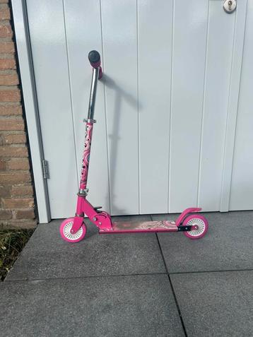 Leuk roze kinderstep te koop beschikbaar voor biedingen