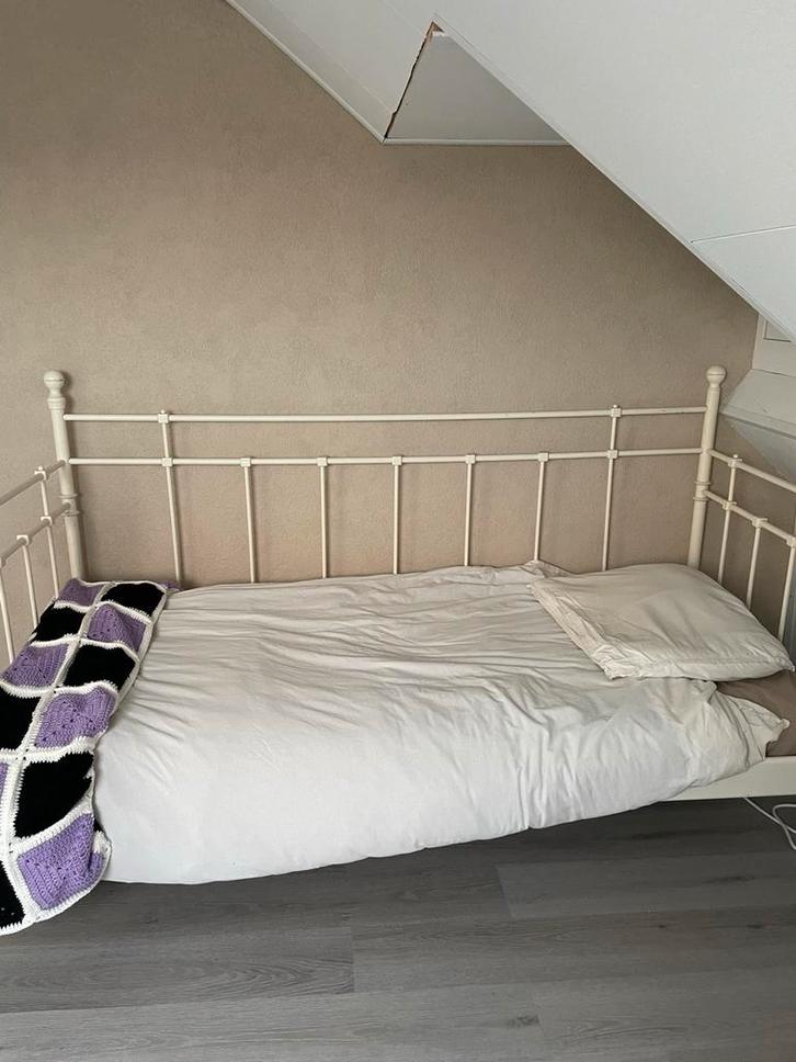 Metalen bed ikea, Huis en Inrichting, Slaapkamer | Bedden, Gebruikt, Eenpersoons, 90 cm, 200 cm, Metaal, Wit, Ophalen