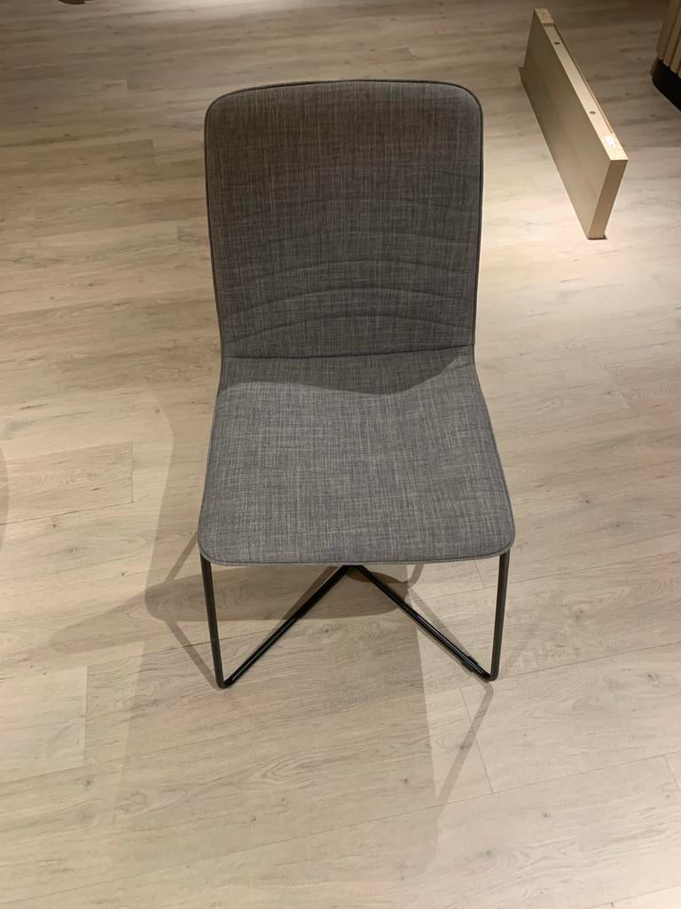 GRATIS Grijze Stoffen Stoel met Metalen Poten, Huis en Inrichting, Ophalen, Zo goed als nieuw, Metaal, Eén