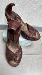 Leren dames sandaal  met sleehak maat 38 uit spanje., Ophalen of Verzenden, Zo goed als nieuw, Bruin, Sandalen of Muiltjes