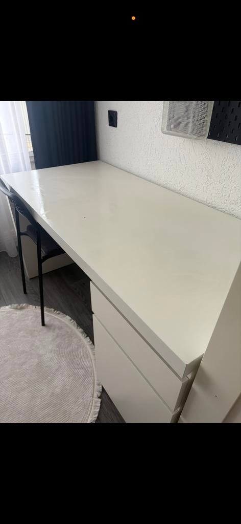 Ikea Bureau 140 cm - Perfect voor Thuiswerken!, Ophalen of Verzenden, Gebruikt