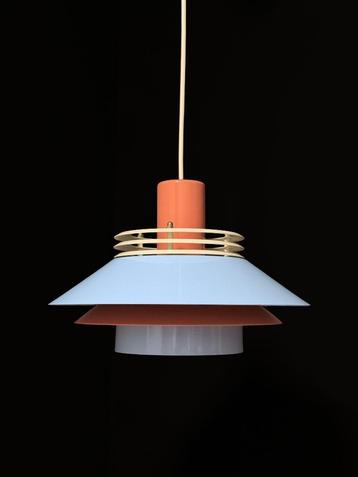 Vintage Hanglamp in drie moderne kleuren   beschikbaar voor biedingen