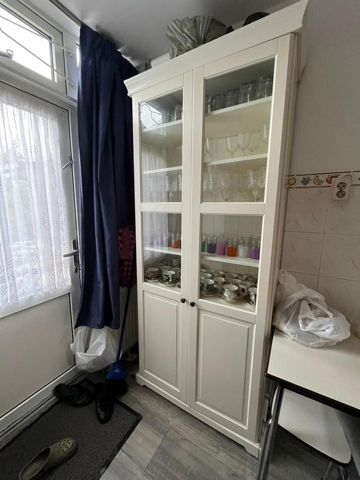 Witte Vitrinekast met Glasdeuren, Huis en Inrichting, Kasten | Vitrinekasten, Gebruikt, 150 tot 200 cm, 100 tot 150 cm, 50 tot 75 cm