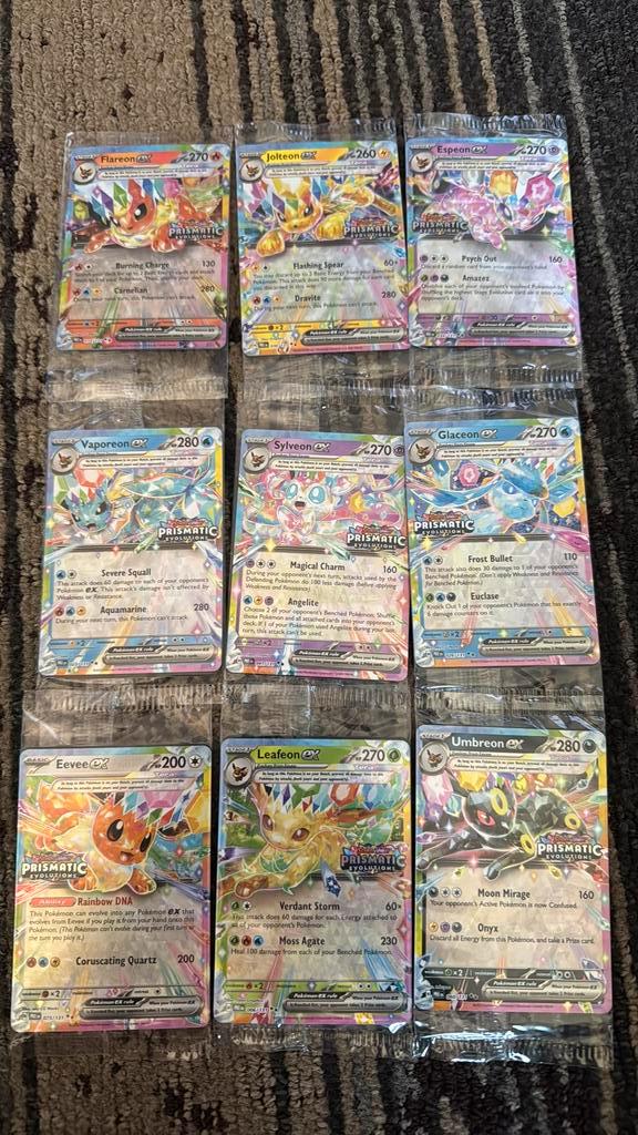 Pokemon surprise box promos kaarten, Hobby en Vrije tijd, Verzamelkaartspellen | Pokémon, Zo goed als nieuw, Meerdere kaarten