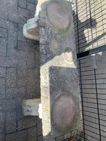 Betonnen Tuinbankje beschikbaar voor biedingen