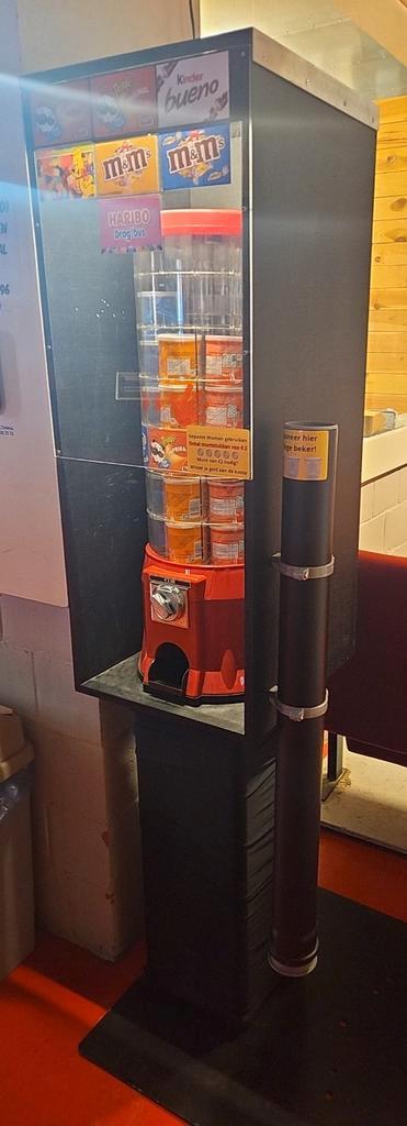 Pringles automaat met omkasting en bekerbuis, Verzamelen, Automaten | Overige, Ophalen