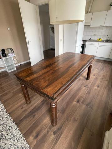 Tafel beschikbaar voor biedingen