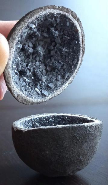 galena-geode, een mineraal dat de natuurlijke vorm beschikbaar voor biedingen