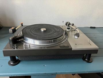 Prachtige TECHNICS SL-1100 platenspeler beschikbaar voor biedingen