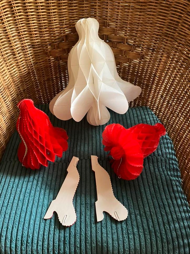 KERSTKLOKKEN papier 1 grote witte, 4 rode, Diversen, Kerst, Nieuw, Ophalen of Verzenden