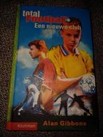 Total Football: Een nieuwe club - Alan Gibbons, Boeken, Kinderboeken | Jeugd | onder 10 jaar, Ophalen of Verzenden, Gelezen, Alan Gibbons