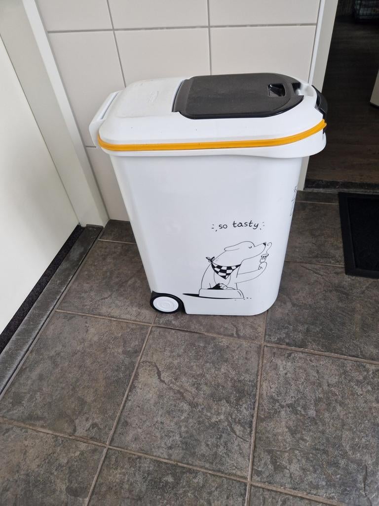 Voedselcontainer voor hondenvoer. Inclusief hondenvoer, Ophalen, Hond