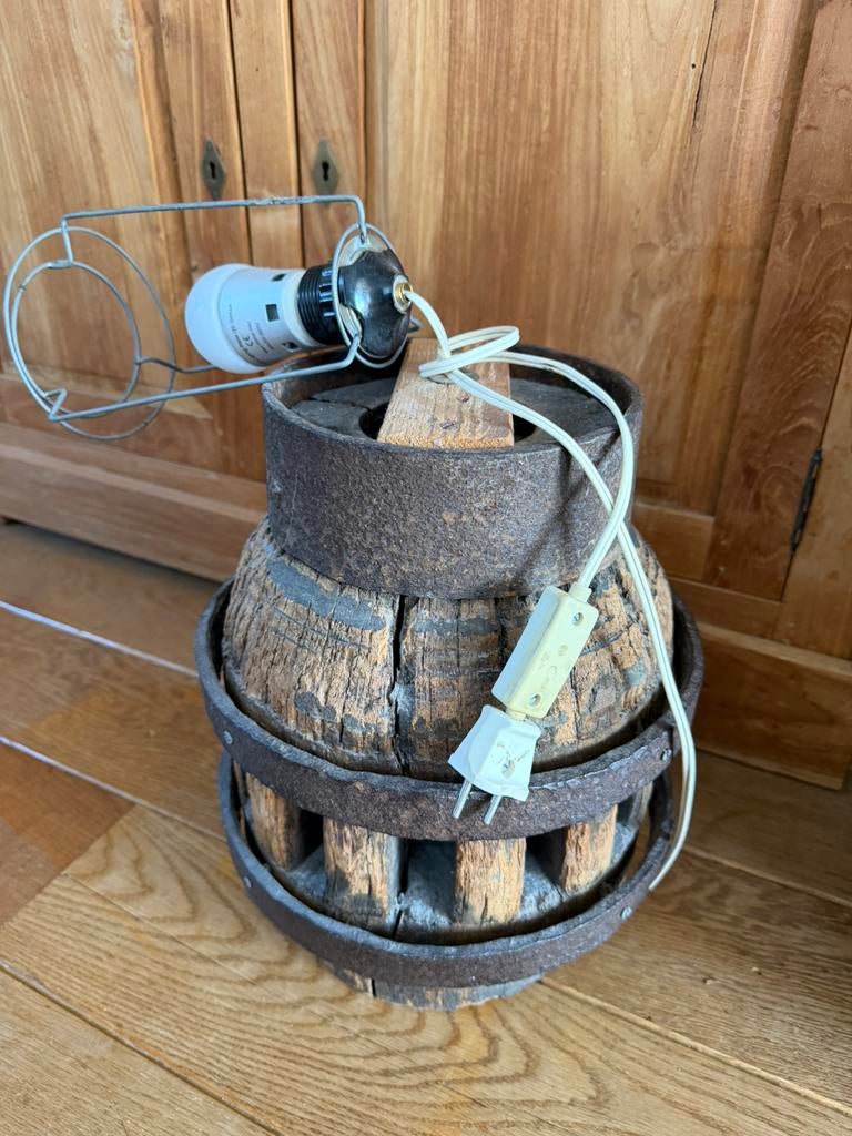 Lamp gemaakt van oude wiel, Antiek en Kunst, Ophalen