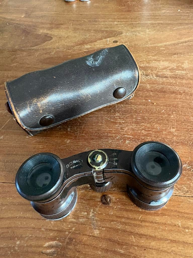 Vintage Gorky toneelkijker in lederen hoes, Gebruikt, Minder dan 8x, Overige typen, Ophalen of Verzenden