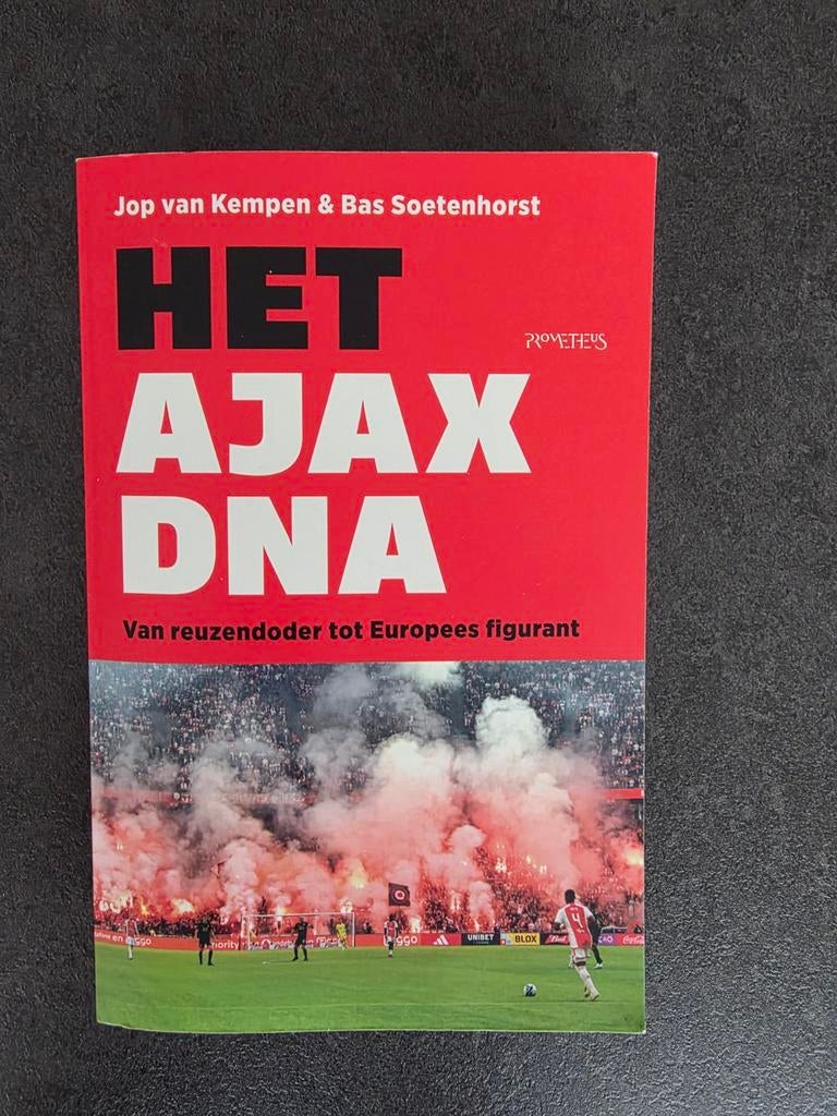Bas Soetenhorst - Het Ajax-DNA, Boeken, Ophalen of Verzenden, Zo goed als nieuw, Bas Soetenhorst; Jop van Kempen, Sport