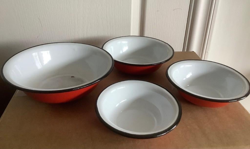 leuke set van 4 emaillen schalen "nest" en emaillen steelpan, Ophalen of Verzenden