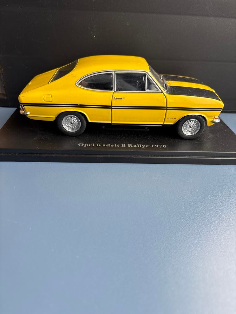Opel Kadett B Rallye 1970 - Schaalmodel 1/24, Hobby en Vrije tijd, Modelauto's | 1:24, Ophalen of Verzenden, Zo goed als nieuw