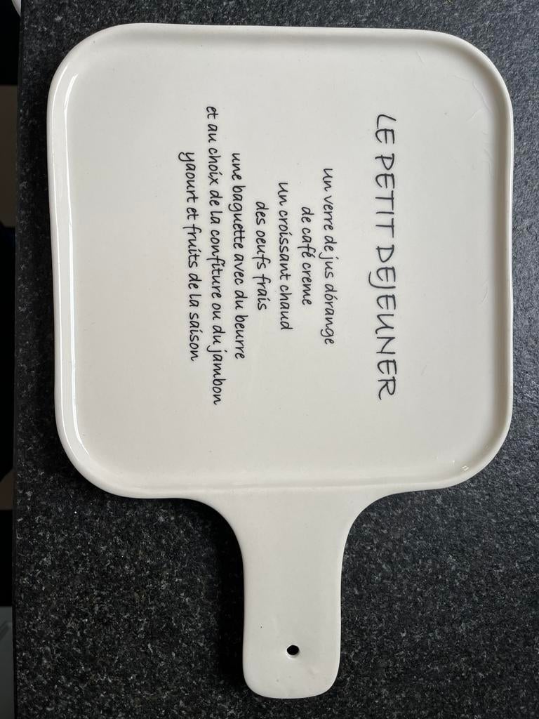 Rivièra Maison ontbijtbordje met handvat Petit Dejeuner, Gebruikt, Ophalen of Verzenden, Bord(en), Overige stijlen