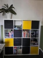 Witte vakkenkast met manden en deurtjes, Ophalen, 100 tot 150 cm, 100 tot 150 cm, Modern, Functioneel