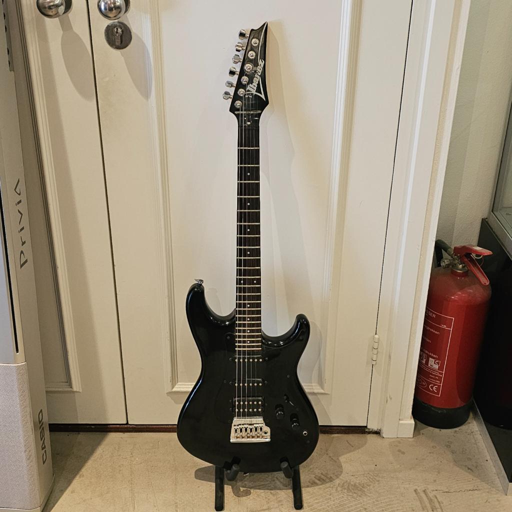 Ibanez Roadstar RG140 Gitaar Black, Muziek en Instrumenten, Snaarinstrumenten | Gitaren | Elektrisch, Gebruikt