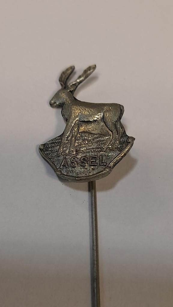 Vintage Assel Speldje Haas, Verzenden, Gebruikt, Dier of Natuur, Speldje of Pin