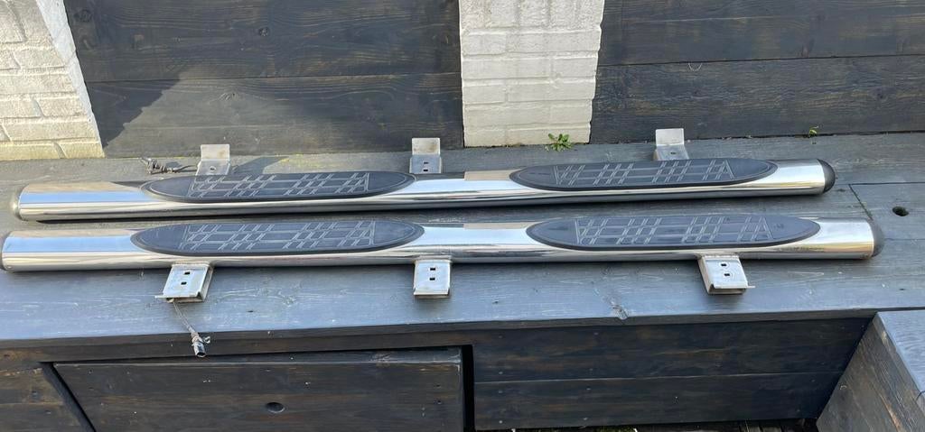 Sidebars/side steps VW Amarok 2016–2020 met montage (RVS), Ophalen, Gebruikt