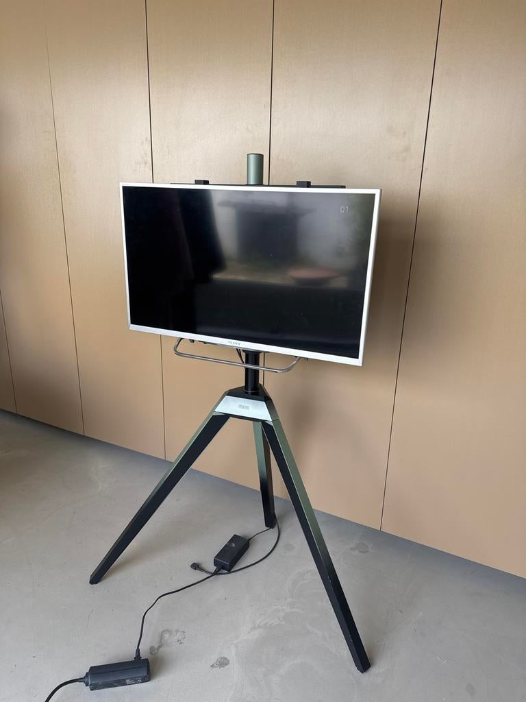 Een draaiende TV standaard met Sony KDL-32W706B televisie, Ophalen, Nieuw