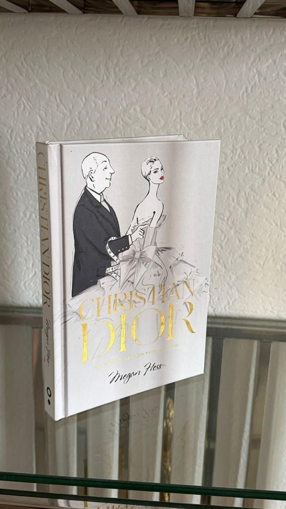 Boek Christian Dior: De Wereld van een Fashion Icoon, Boeken, Mode, Zo goed als nieuw, Couturiers, Ophalen of Verzenden