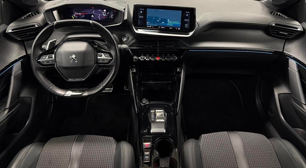 Peugeot 208 1.2 PureTech GT*131PK*DealerOh*Automaat*Navi*Cam, Auto's, Gebruikt, Zwart, 1133 kg, Leder en Stof