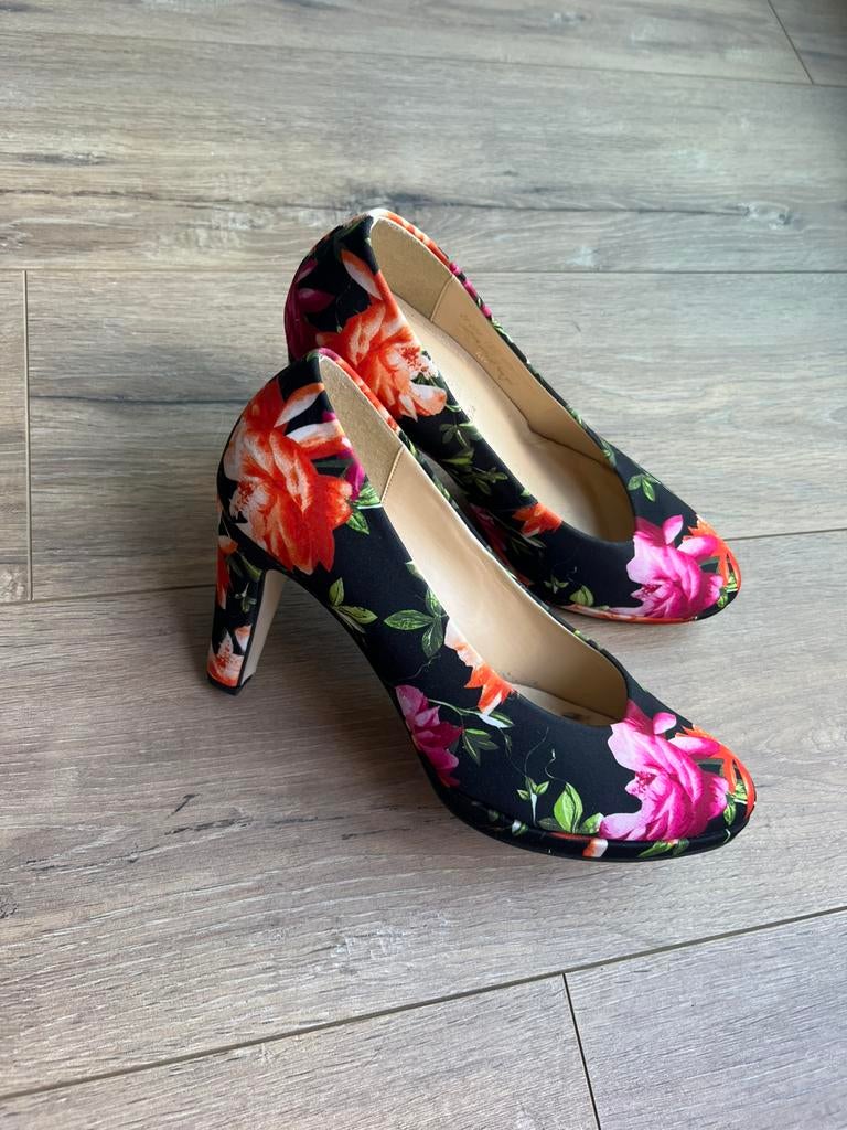 Gabor super mooie pumps maat 6.5 is 39,5, Ophalen of Verzenden, Zo goed als nieuw, Overige kleuren, Schoenen met lage hakken