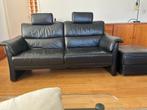 Zwart leren bank 2 zits met hocker ( leer), Huis en Inrichting, Banken | Bankstellen, Ophalen, Gebruikt, 150 tot 200 cm, Tweepersoons