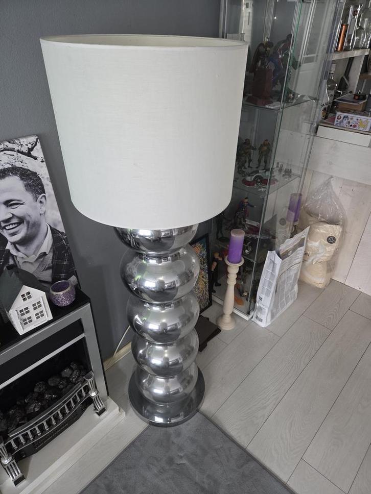 Zware zilveren staande lamp met dimmer, Huis en Inrichting, Lampen | Vloerlampen, Zo goed als nieuw, 150 tot 200 cm, Metaal, Ophalen of Verzenden