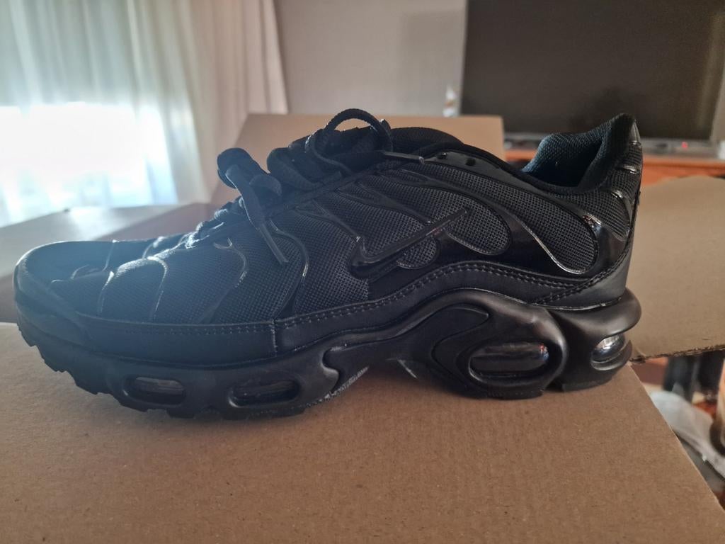 Nike Air Max Plus TN Triple Black - Maat 41 - Nieuw, Kleding | Heren, Schoenen, Ophalen of Verzenden, Nieuw, Zwart, Sneakers of Gympen