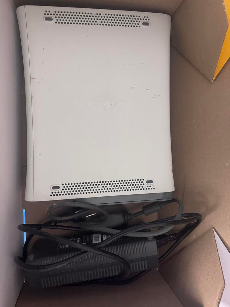 Xbox 360, Spelcomputers en Games, Spelcomputers | Xbox 360, Ophalen of Verzenden, Zo goed als nieuw, 250 GB, Met 1 controller