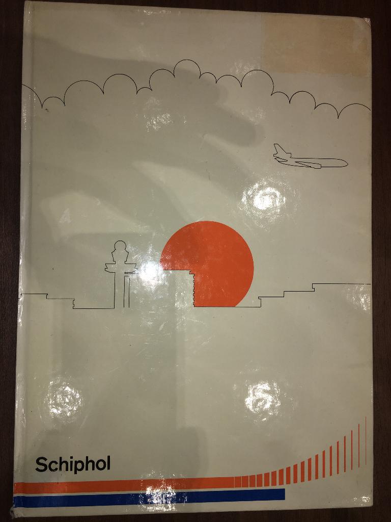 Amsterdam Airport Schiphol - W. J. de Wijn  Uitgave Schiphol, Verzamelen, Ophalen of Verzenden, Zo goed als nieuw, Boek of Tijdschrift