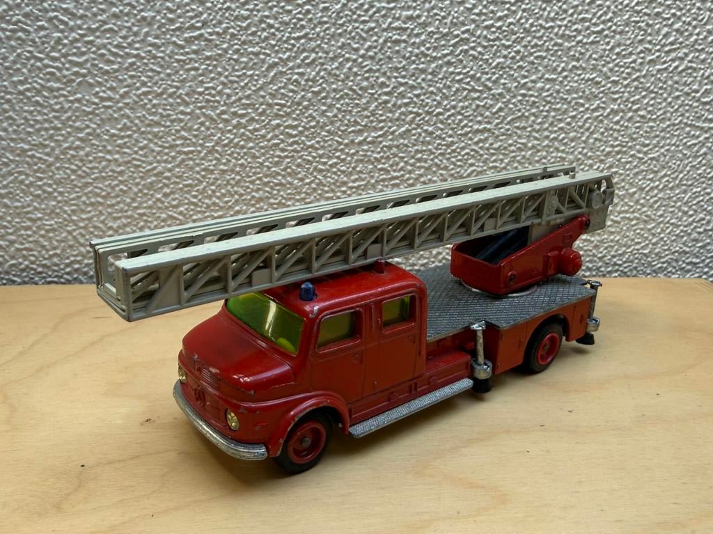 Siku v261 Mercedes-Benz Metz DL30h ladderwagen, Ophalen of Verzenden, Gebruikt, Bus of Vrachtwagen, SIKU