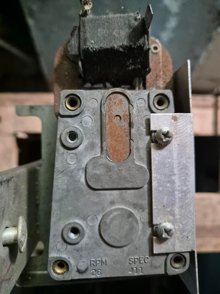 Bally score motor 411 rpm 26 voor de flipperkast., Verzamelen, Ophalen of Verzenden, Gebruikt, Flipperkast