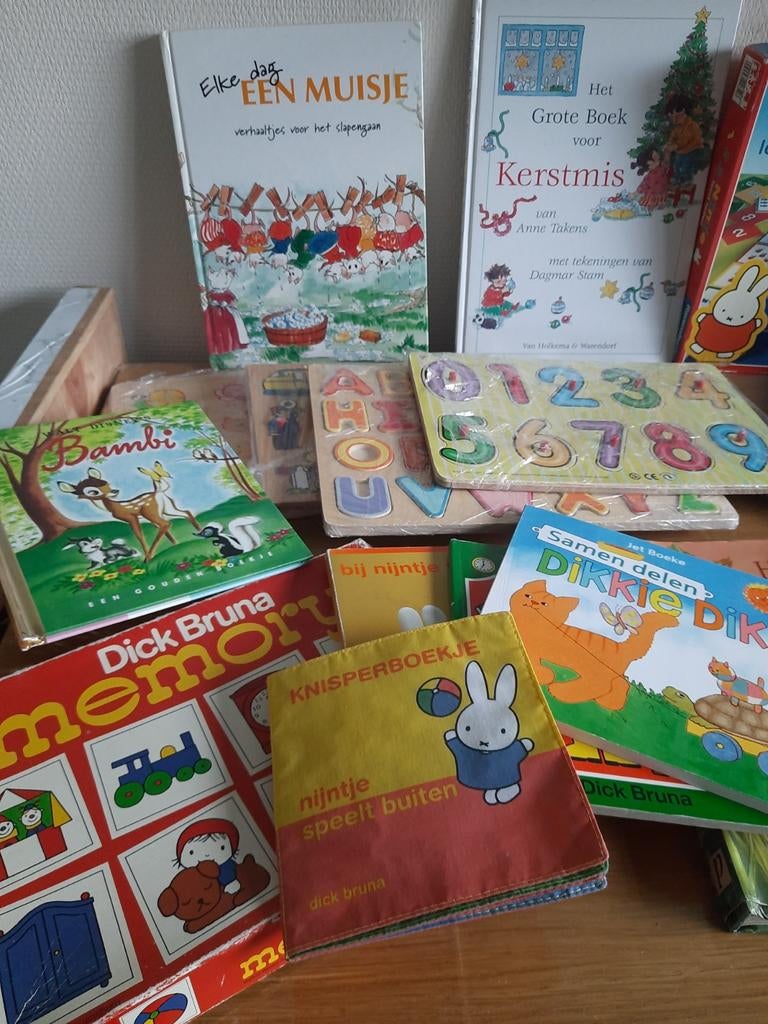 Boeken , spelletjes, houten  puzzels., Ophalen, Zo goed als nieuw