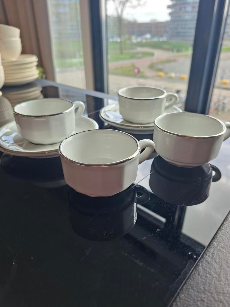 Set van 4 Apilco France porseleinen kopjes en 2 schotels, Ophalen of Verzenden