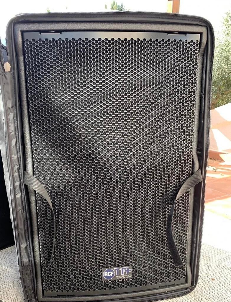 Rcf tt25a mk2 met rcf hoezen 2x, Ophalen, Zo goed als nieuw