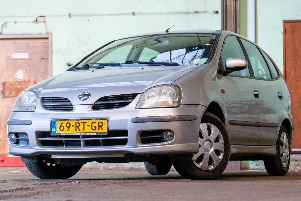 Nissan Almera Tino 1.8 AUT 2005 Grijs, Auto's, Nissan, Stof, 1250 kg, 4 cilinders, 700 kg