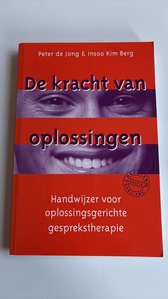 Peter de Jong - De kracht van oplossingen, Ophalen of Verzenden, Zo goed als nieuw, Peter de Jong; Insoo Kim Berg