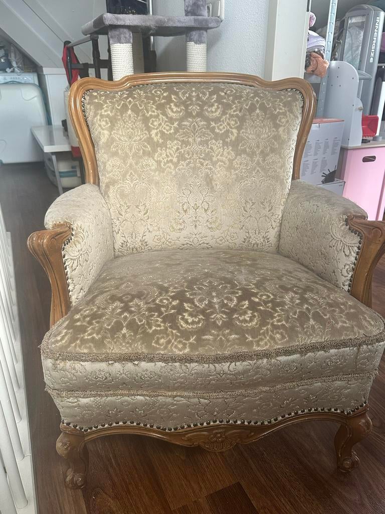 Vintage fauteuil met houten frame en gebloemde stof, Gebruikt, Overige kleuren, Ophalen of Verzenden, Eén