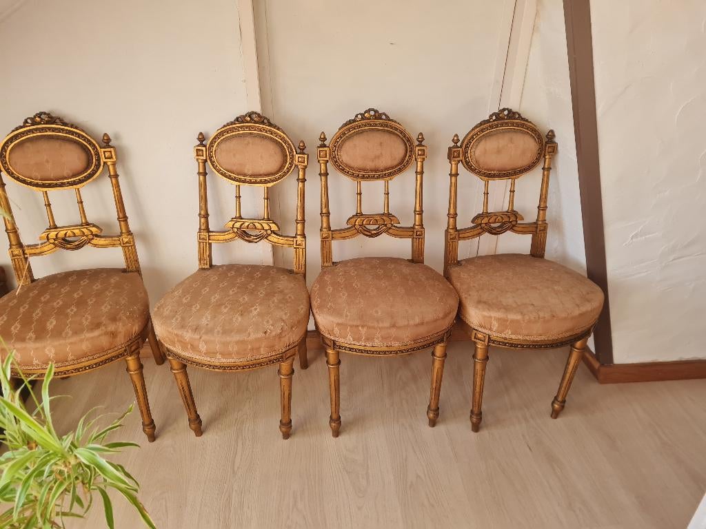 Antieke 19e eeuwse boudoir stoeltjes p/st 75 euro, Ophalen