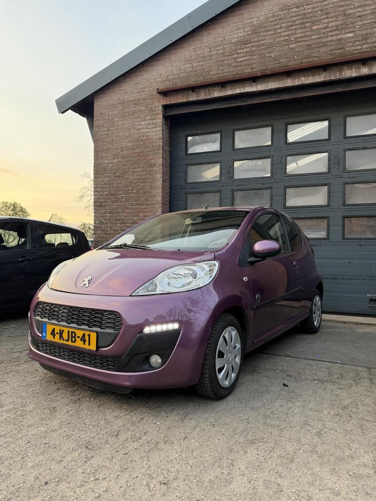 Peugeot 107 1.0 Première Envy/Airco/LED/Trekhaak/NAP, Auto's, Peugeot, Voorwielaandrijving, Euro 5, Stof, Gebruikt