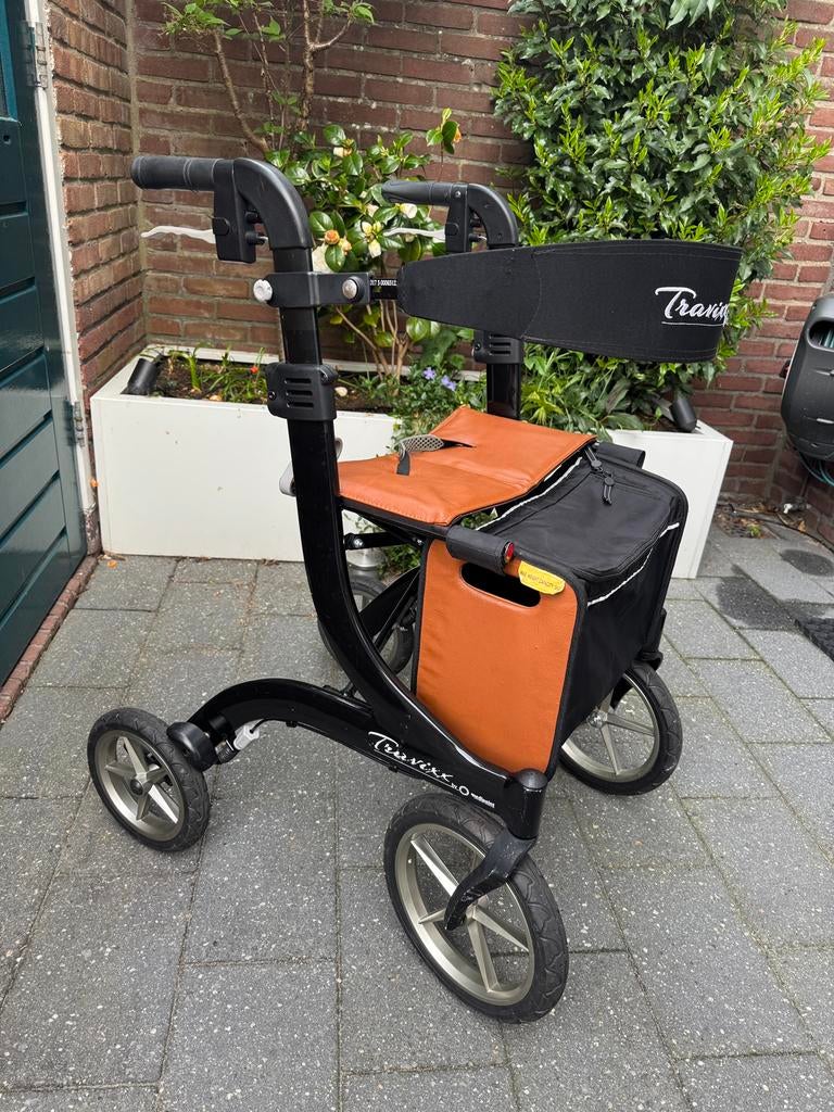 Travixx traveller rollator maar M congnac zwart medipoint, Diversen, Rollators, Ophalen of Verzenden, Zo goed als nieuw