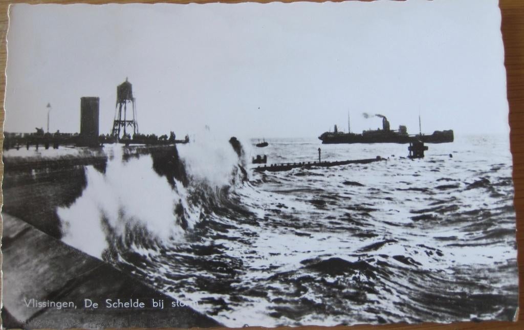 Vlissingen - de Schelde bij storm - no. 15 uit de serie, Verzenden, 1960 tot 1980, Gelopen, Zeeland